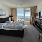 Traveblick Ecksuite Queen-Mary Travemuende 30 Etage Mit Meerblick Am Strand Gelegen