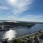 Traveblick Ecksuite Queen-Mary Travemuende 30 Etage Mit Meerblick Am Strand Gelegen