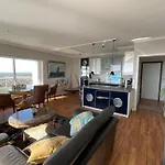 Traveblick Ecksuite Queen-Mary Travemuende 30 Etage Mit Meerblick Am Strand Gelegen