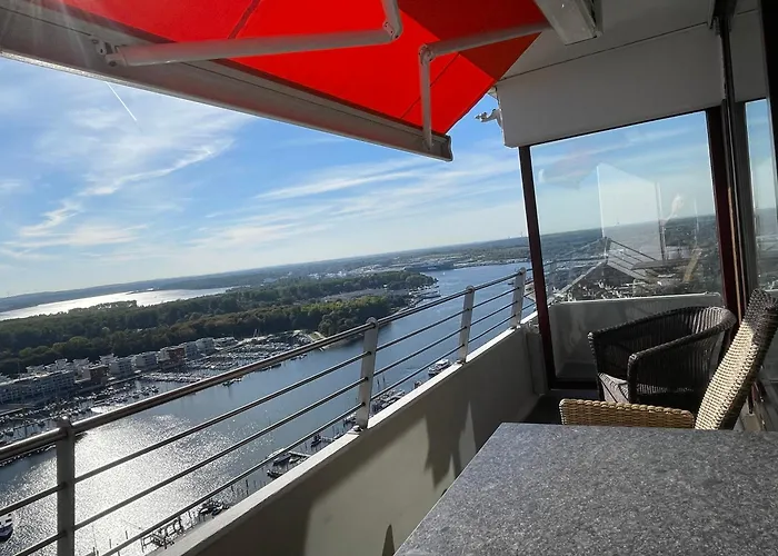 Traveblick Ecksuite Queen-Mary Travemuende 30 Etage Mit Meerblick Am Strand Gelegen