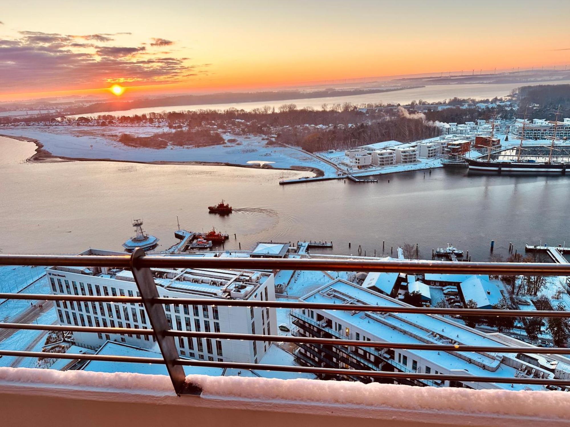 Traveblick Ecksuite Queen-mary Travemuende 30 Etage Mit Meerblick Am Gelegen * Lübeck