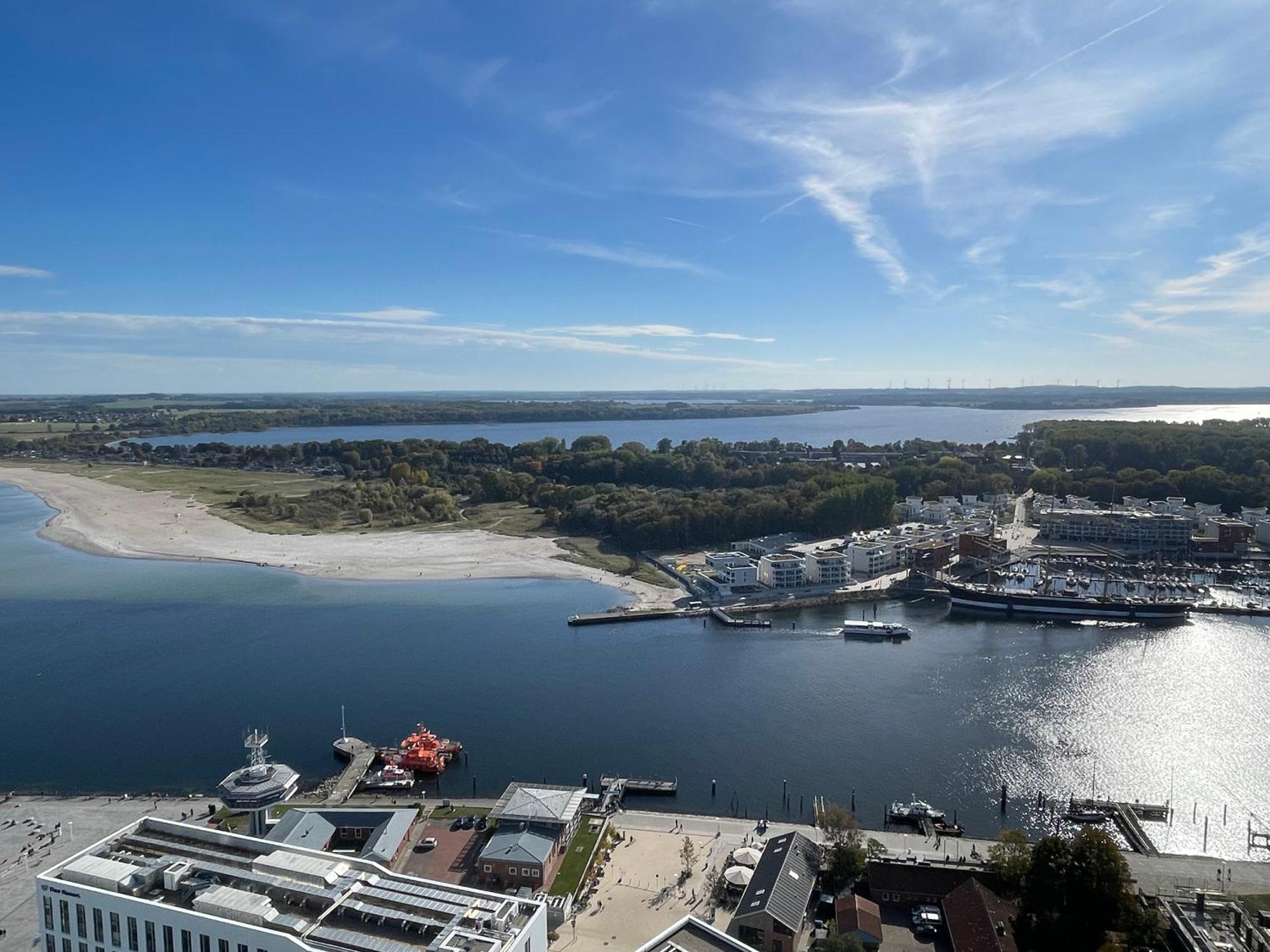 Traveblick Ecksuite Queen-mary Travemuende 30 Etage Mit Meerblick Am Gelegen
