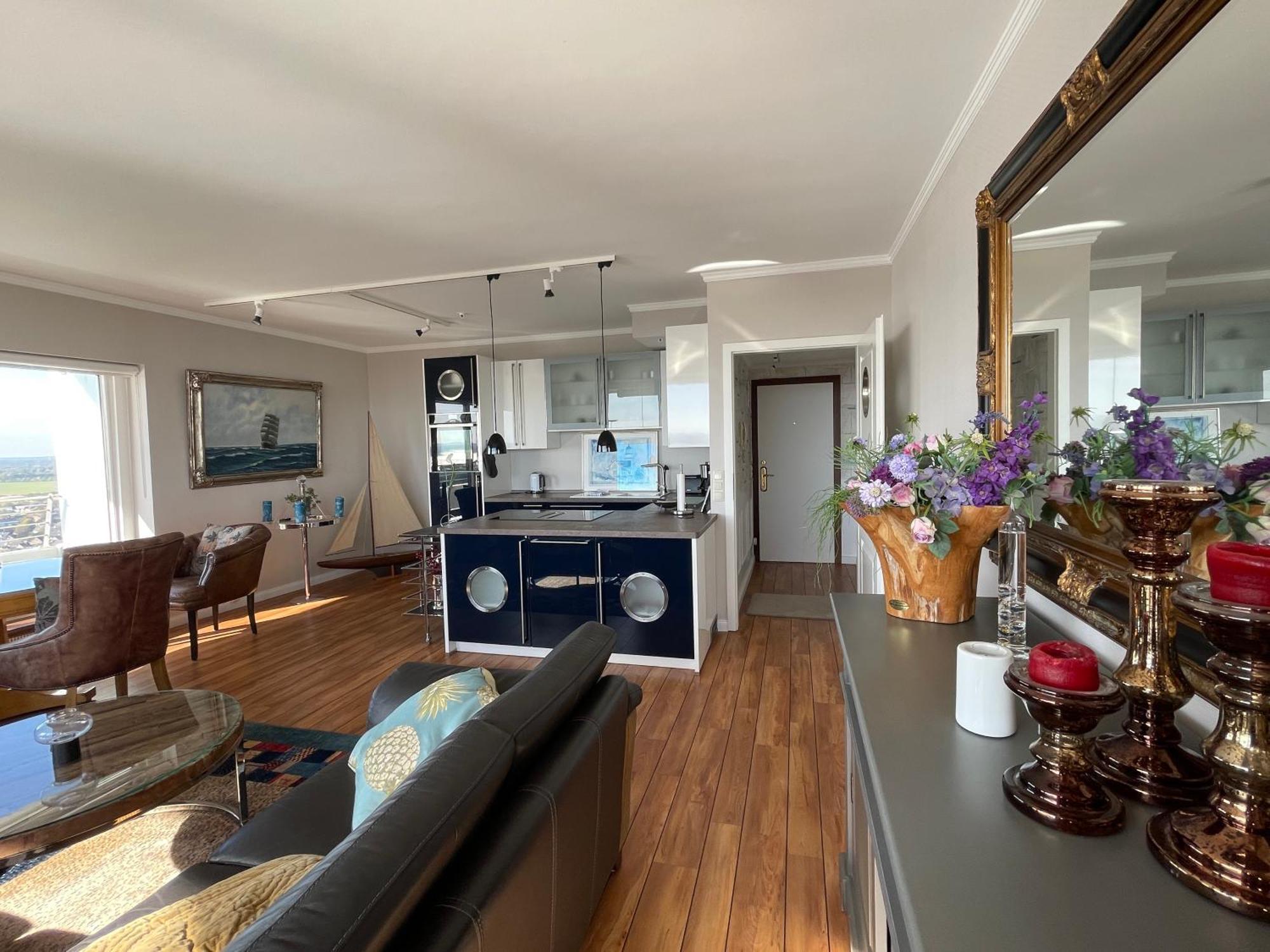 Traveblick Ecksuite Queen-mary Travemuende 30 Etage Mit Meerblick Am Gelegen Apartment *