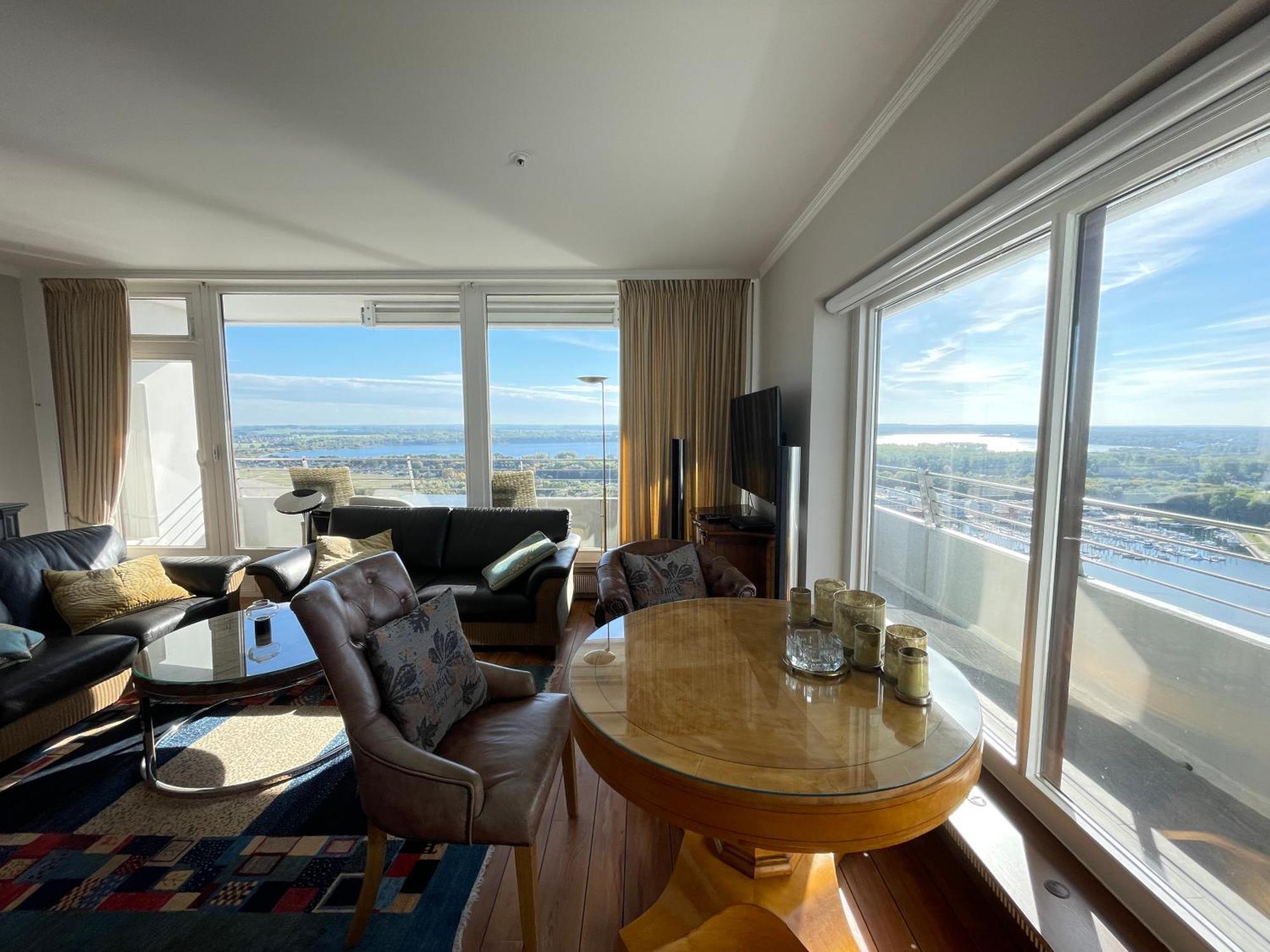 Traveblick Ecksuite Queen-mary Travemuende 30 Etage Mit Meerblick Am Gelegen Apartment Lübeck