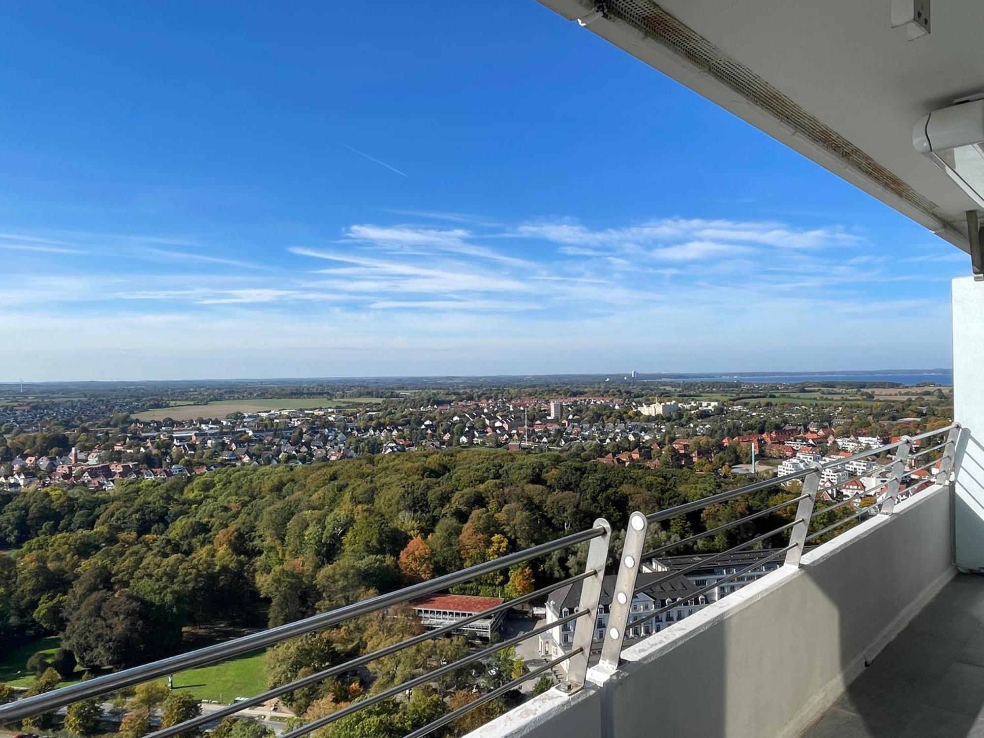 Traveblick Ecksuite Queen-mary Travemuende 30 Etage Mit Meerblick Am Gelegen
