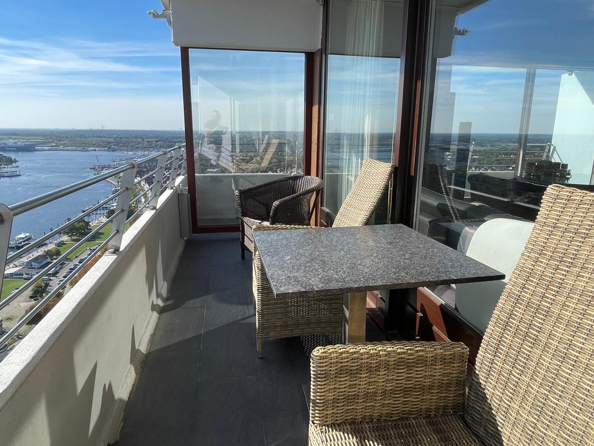 Apartment Traveblick Ecksuite Queen-mary Travemuende 30 Etage Mit Meerblick Am Gelegen Lübeck