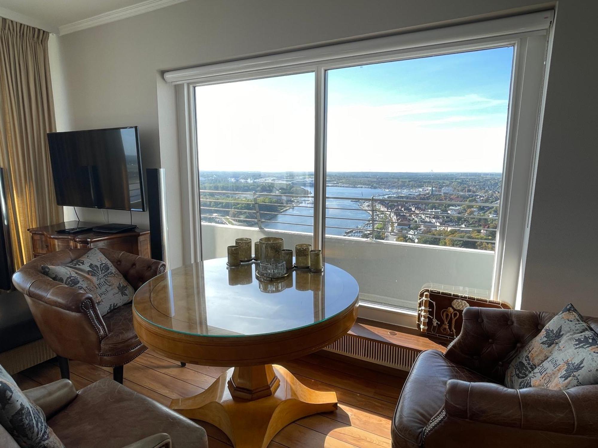 Traveblick Ecksuite Queen-mary Travemuende 30 Etage Mit Meerblick Am Gelegen Apartment *