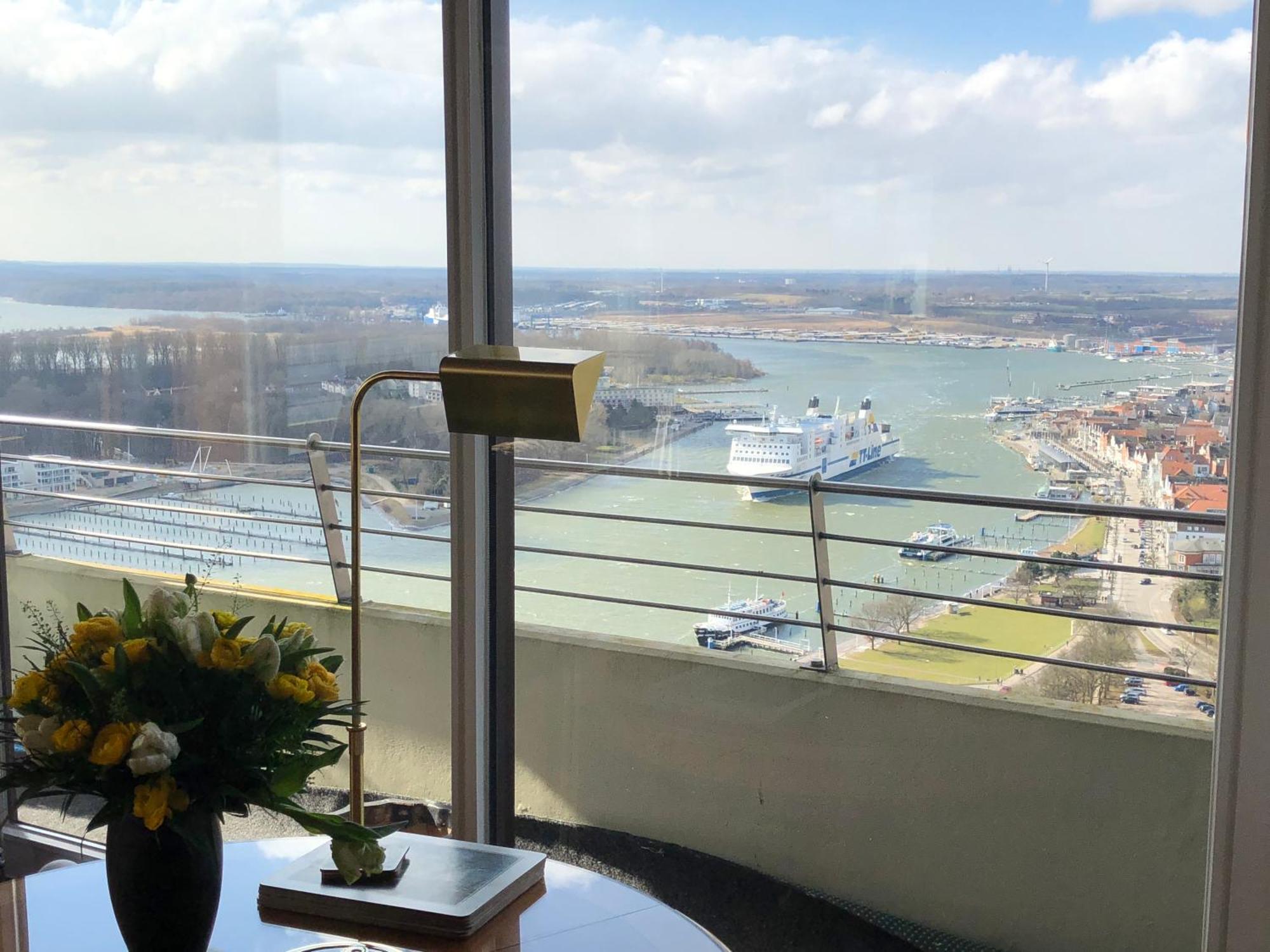 Traveblick Ecksuite Queen-mary Travemuende 30 Etage Mit Meerblick Am Gelegen Lübeck