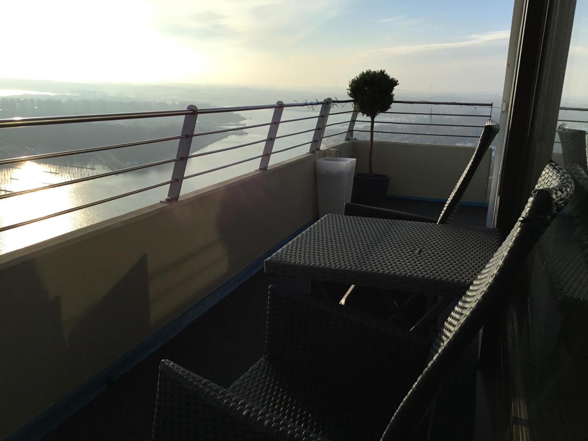 Traveblick Ecksuite Queen-mary Travemuende 30 Etage Mit Meerblick Am Gelegen Apartment Lübeck